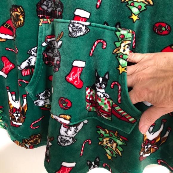 Christmas/Holiday Puppy Design Pullover with Hoodie - Picture 4 of 10